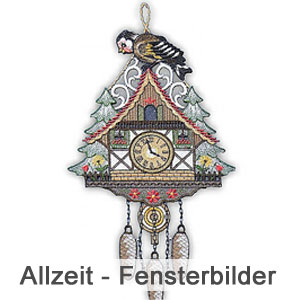 Fensterbild aus Plauener Spitze, Kuckucksuhr auf weißem Hintergrund