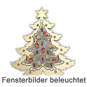 beleuchtetes Fensterbild aus Plauener Spitze mit Holz, Weihnachtsbaum, auf weißem Hintergrund
