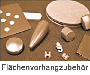 Flächenvorhangzubehör auf braunem Hintergrund